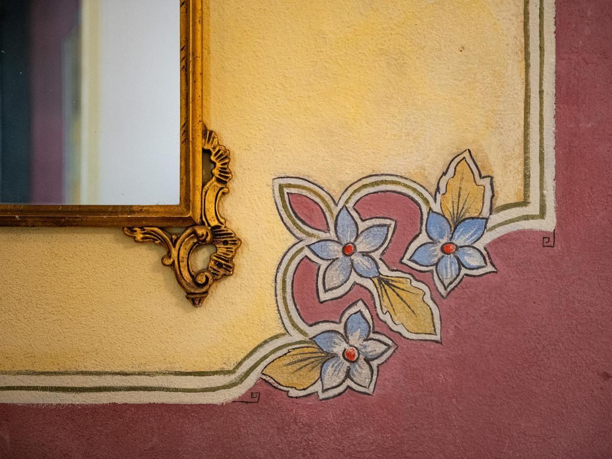 Palazzo Cherchi ดอร์กาลี ภายนอก รูปภาพ