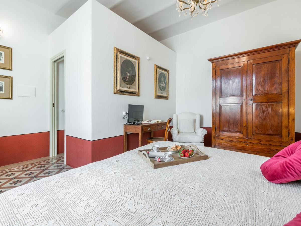 Palazzo Cherchi ดอร์กาลี ภายนอก รูปภาพ