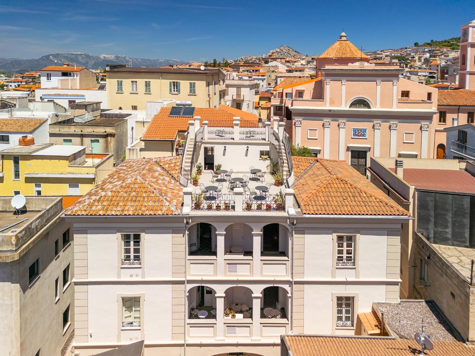Palazzo Cherchi ดอร์กาลี ภายนอก รูปภาพ